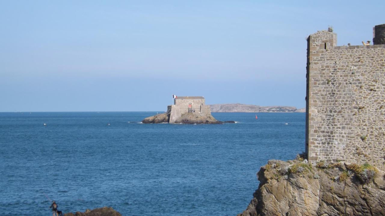 Appartement T2 ,Parking Prive,Terrasse, 10 Mns A Pieds De La Cite Corsaire Et Ses Plages Saint-Malo Luaran gambar