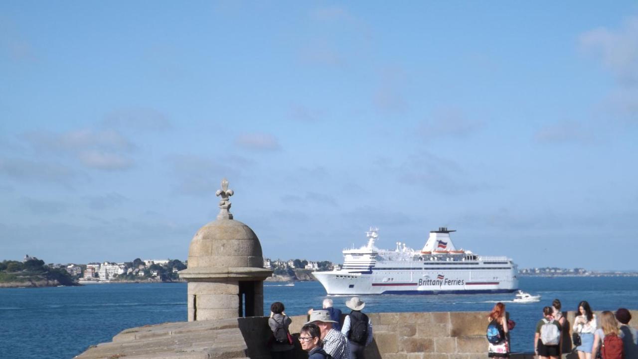 Appartement T2 ,Parking Prive,Terrasse, 10 Mns A Pieds De La Cite Corsaire Et Ses Plages Saint-Malo Luaran gambar